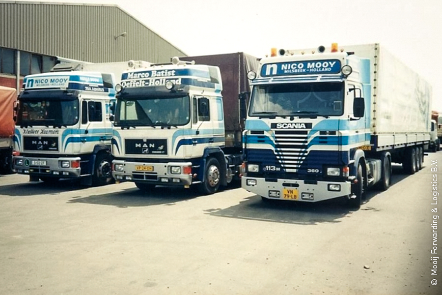 Double deck trailer truck owned by Mooij Forwarding & Logistics B.V.